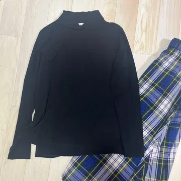 미디움 솔리드 블랙 티셔츠