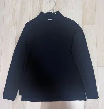 미디움 솔리드 블랙 티셔츠