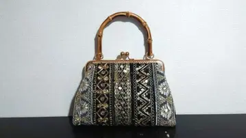 비즈 자수 대나무 핸들 클러치백