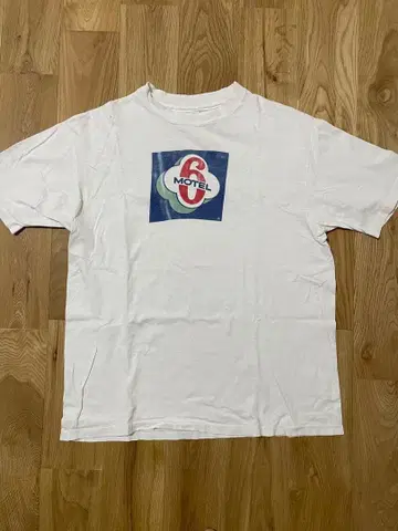 Hanes MOTEL 6 티셔츠