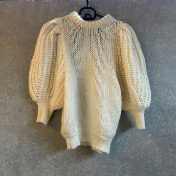 새상품급 세븐텐 미호카와히토 니트 상의 화이트