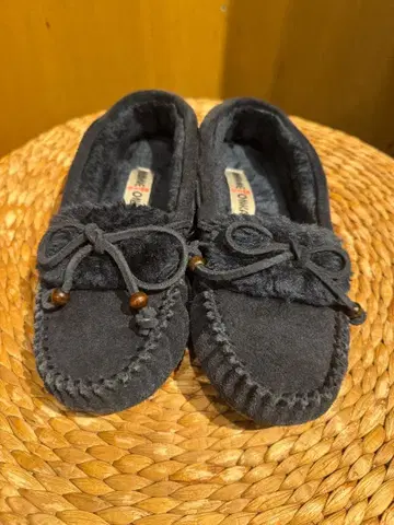 구제 Minnetonka 미네통카 모카신 네이비 보아 25cm