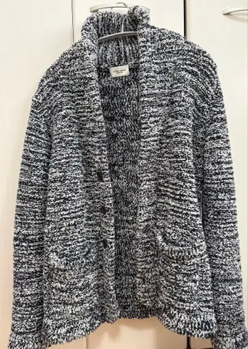 버튼 달린 가디건 M 사이즈 블랙 화이트 믹스 자켓 코트