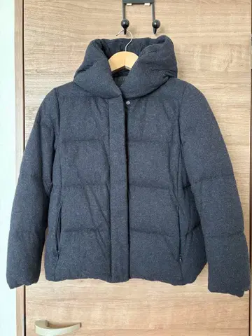 유니클로 후드 부착 네이비 다운 자켓