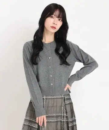 그레이 하트형 버튼 긴팔 가디건