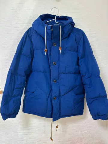 BEAMS 파란색 후드 부착 다운 자켓
