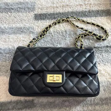 블랙 퀼팅 숄더백