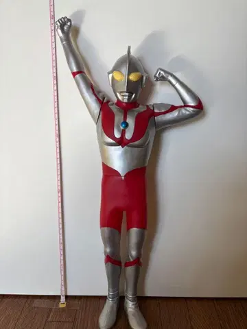 커다란 울트라맨 피규어