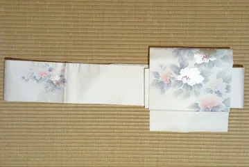 중고 새상품급 꽃무늬 나고야 오비 화이트