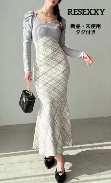 [ 새상품 택 포함 ] RESEXXY 숄더 오픈 머메이드 니트 원피스