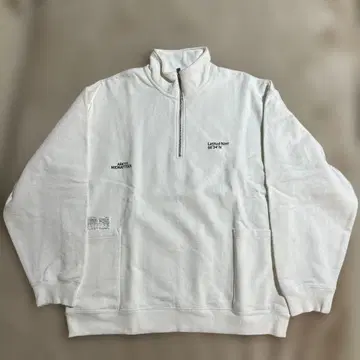 Latitude Norr 화이트 하프 지퍼 트레이닝복