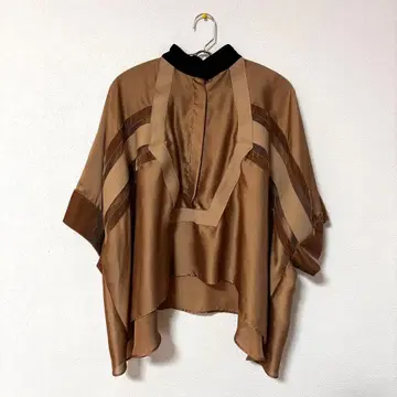 Sacai 벨로아 절개 메쉬 쓰리 소매 오버 블라우스