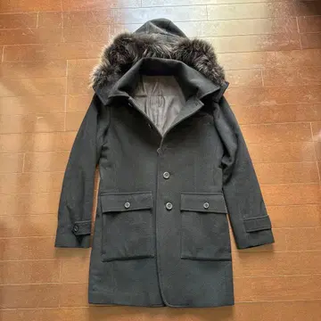 다크 그레이 퍼 부착 롱 코트