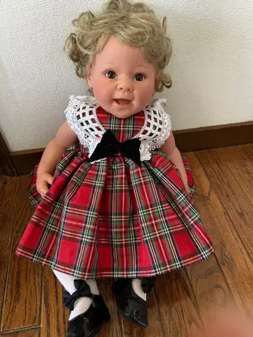 리 미들턴 빨간색과 그린 체크 무늬 드레스 인형