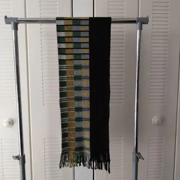 스트라이프 디자인 머플러 (그린 블랙 보라색)