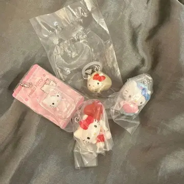 헬로키티 캡슐 토이 4개 세트