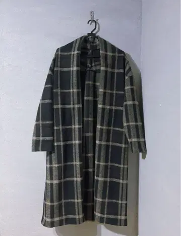 [ 미사용 ] 체크 무늬 롱 코트