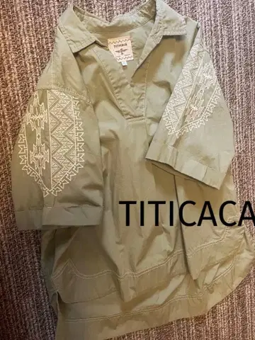 TITICACA 티티카카 자수 장식 올리브 그린 풀오버 셔츠
