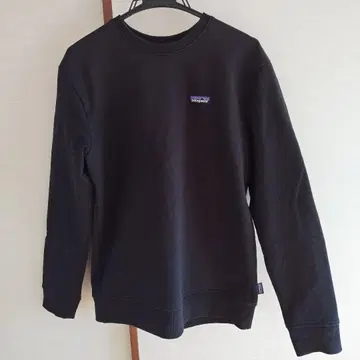 Patagonia 블랙 크루넥 트레이닝복