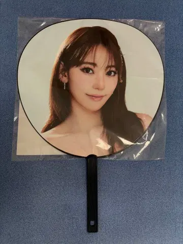 르세라핌 사쿠라 부채