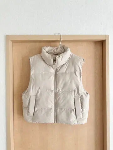 새상품급 최저가 ZARA 다운 베스트 크림 베이지 M