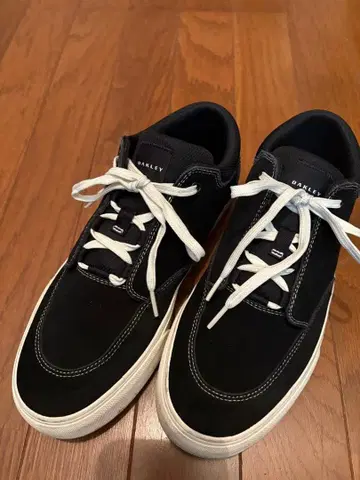 Oakley 블랙 스웨이드 (OAKLEY) Banks Low