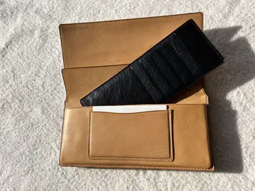 브레이리오 카프 레더 장지갑 40000엔 (세금 포함)