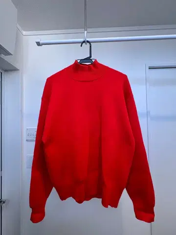 CABAN 빨간색 터틀넥 스웨터