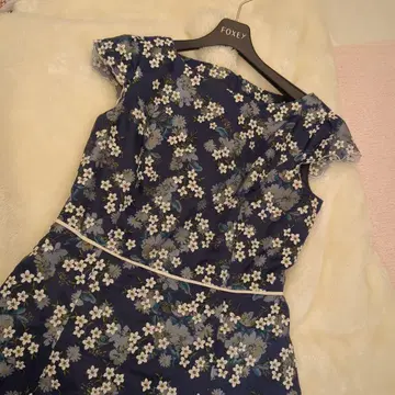 TOCCA 꽃무늬 자수 반팔 원피스 네이비