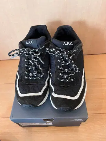 A.P.C. 블랙 스니커즈