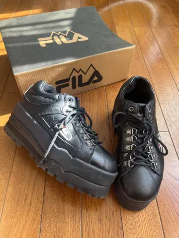 FILA 블랙 통굽 스니커즈 24cm