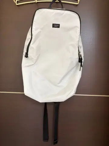 스탠다드 서플라이 백팩