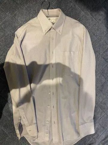 긴팔 와이셔츠 가슴 포켓 부착