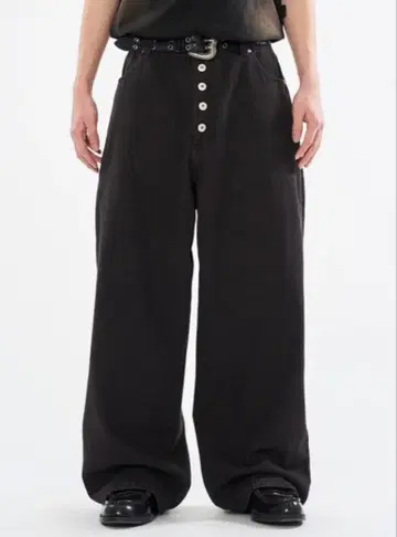 블랙 와이드 팬츠 프론트 버튼 포함