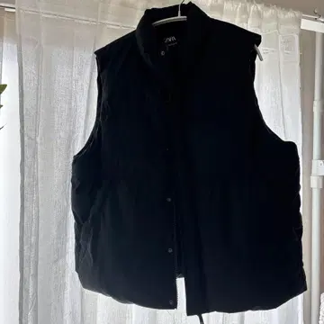 ZARA 블랙 다운 베스트 L 사이즈
