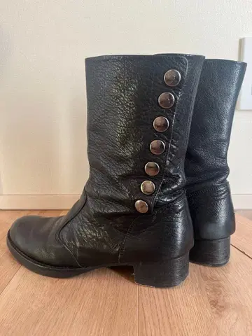 ZUCCa 블랙 가죽 숏부츠 M 사이즈