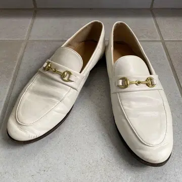 화이트 로퍼 골드 금장 장식