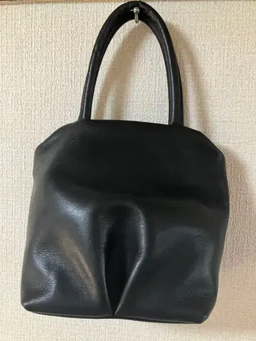 블랙 가죽 핸드백