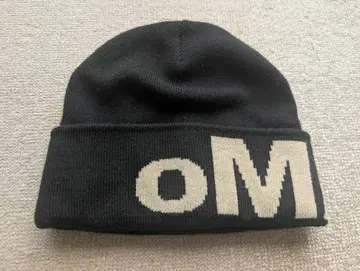 oMA 블랙 니트 모자