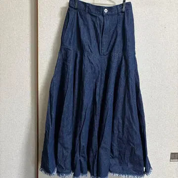 미사용품 어반 리서치 데님 플레어 스커트 다크 블루
