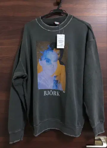 미사용 택 포함 프릭스스토어 LIFE 비요크 맨투맨 데미지 가공