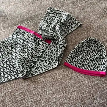 기하학 패턴 니트 모자와 머플러 세트