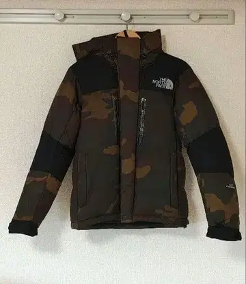 THE NORTH FACE 카모플라쥬 다운 자켓 XS