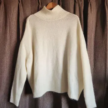 UNITED ARROWS 아이보리 하이넥 스웨터