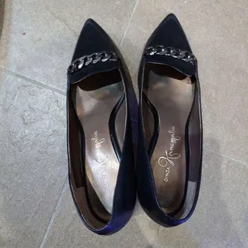 GINZA KAWANISHI 블랙 펌프스 23.5cm