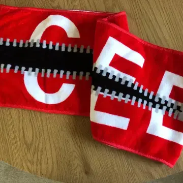 크리프하이프 지퍼 달린 빨간색 타월