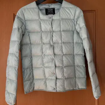 TAION 아이스 블루 노카라 퀼팅 숏 다운