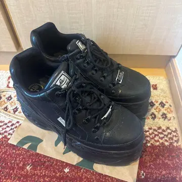 요스케 통굽 스니커즈