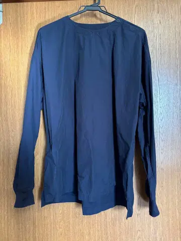 네이비 어깨 버튼 포함 긴팔