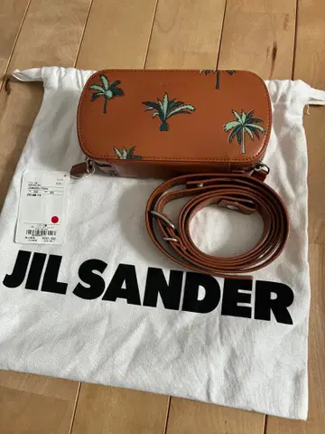 질 샌더 숄더백 탄 색상